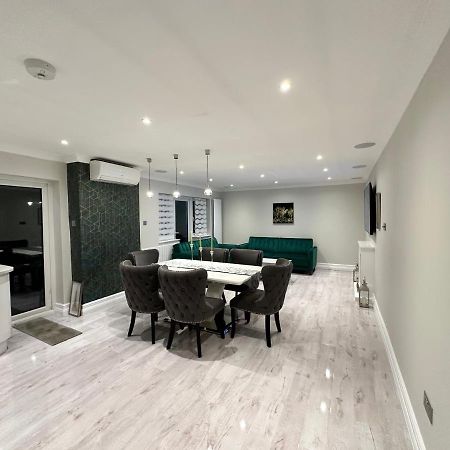 Luxury House Appartement Greenford  Buitenkant foto