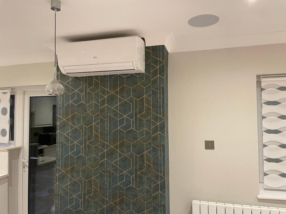 Luxury House Appartement Greenford  Buitenkant foto