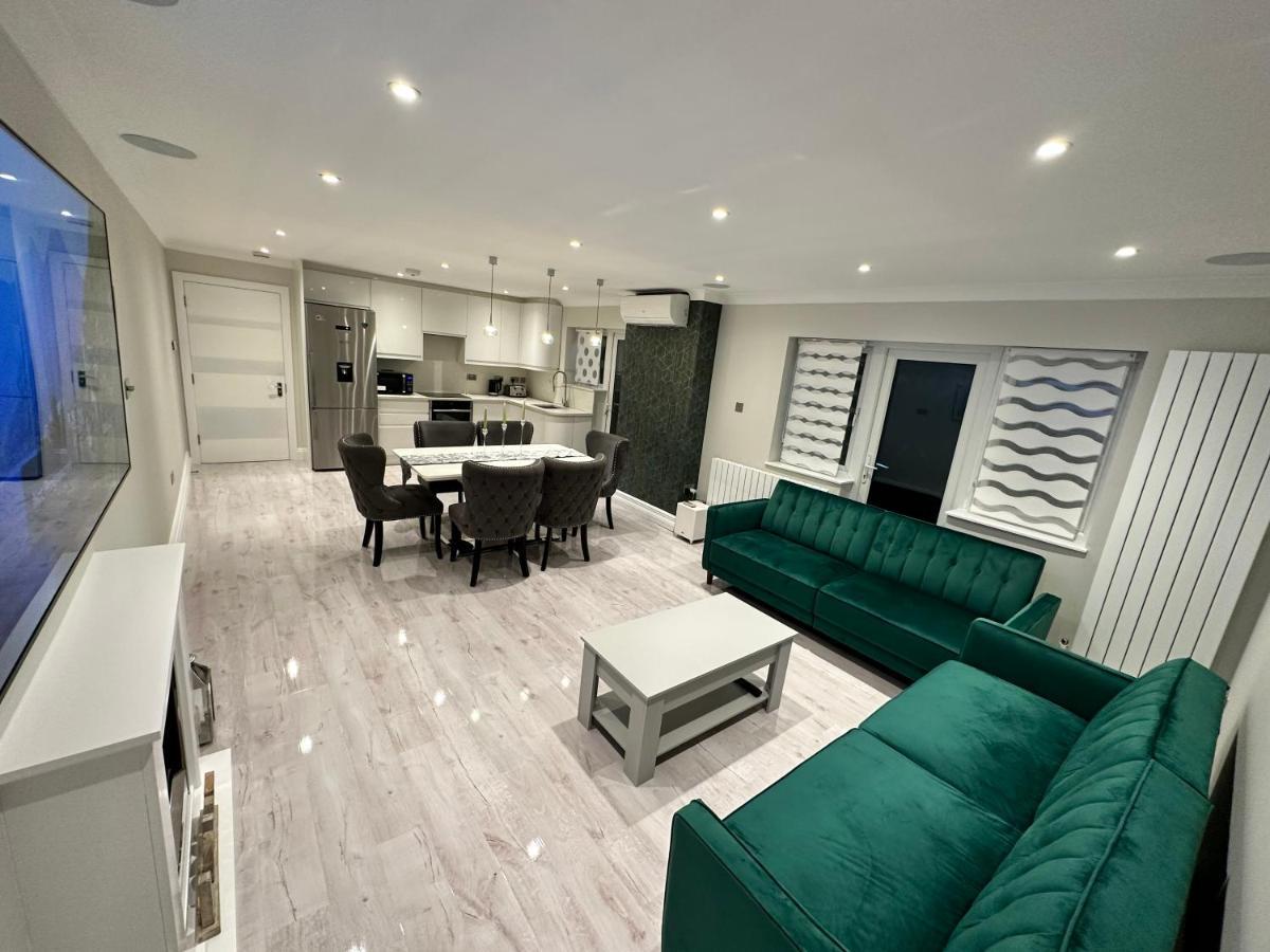 Luxury House Appartement Greenford  Buitenkant foto