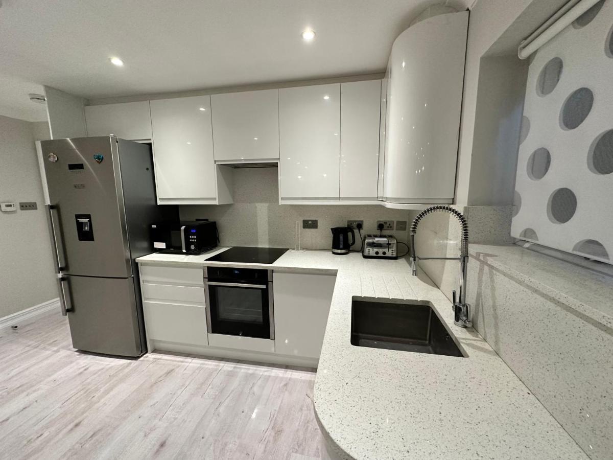 Luxury House Appartement Greenford  Buitenkant foto