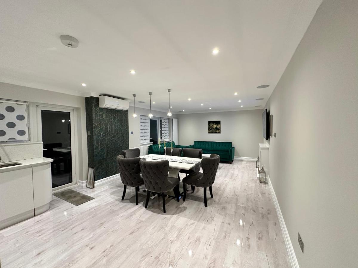 Luxury House Appartement Greenford  Buitenkant foto