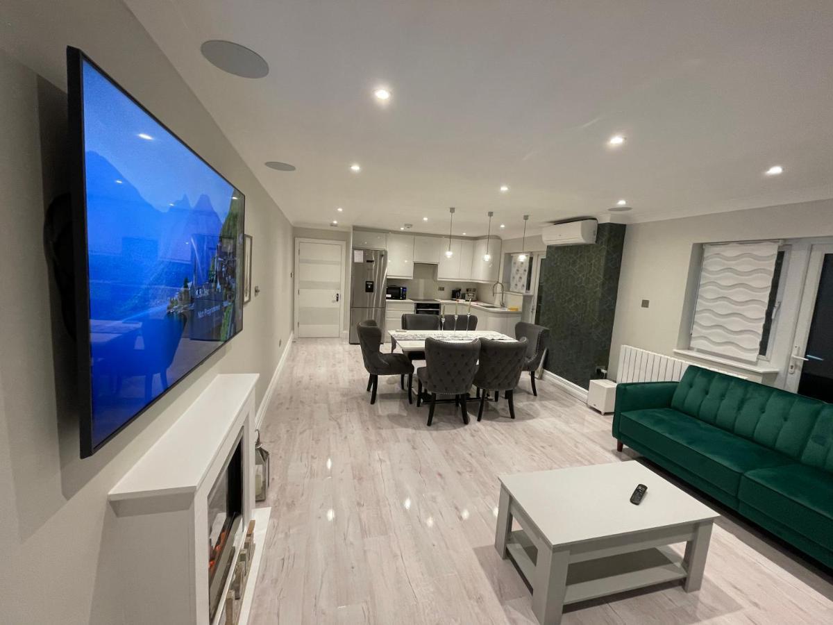 Luxury House Appartement Greenford  Buitenkant foto