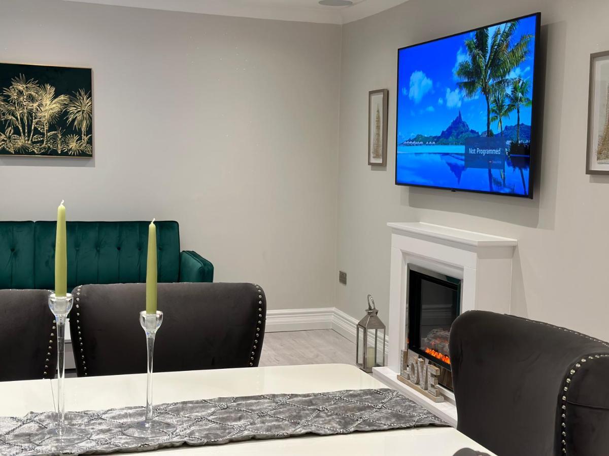 Luxury House Appartement Greenford  Buitenkant foto
