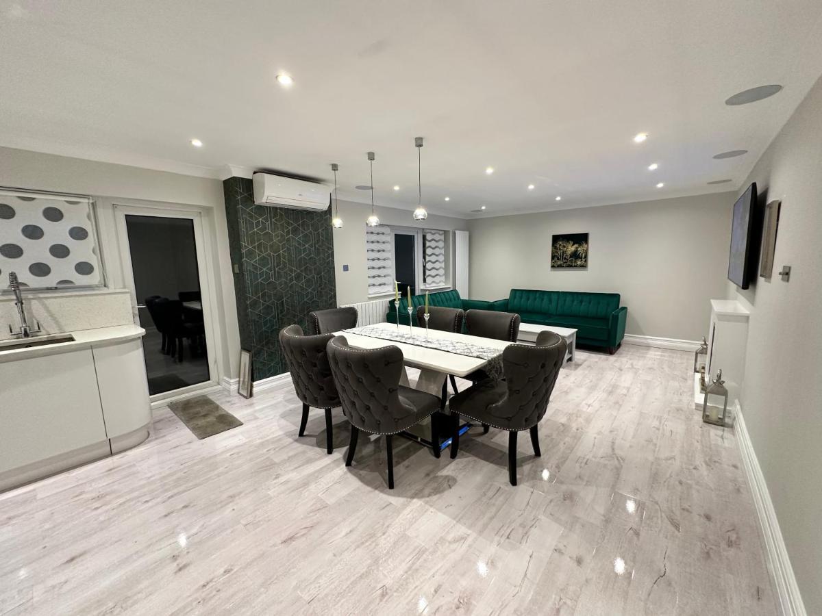 Luxury House Appartement Greenford  Buitenkant foto