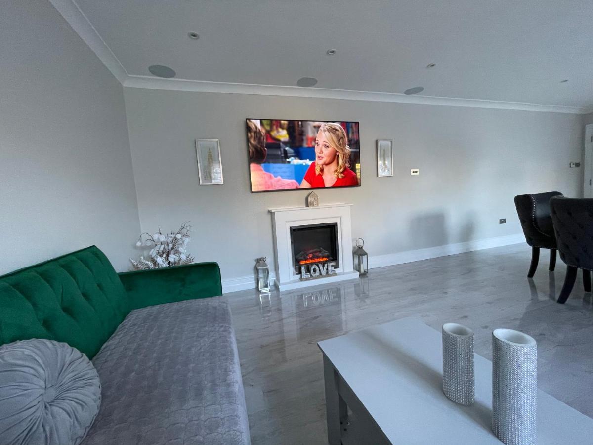 Luxury House Appartement Greenford  Buitenkant foto