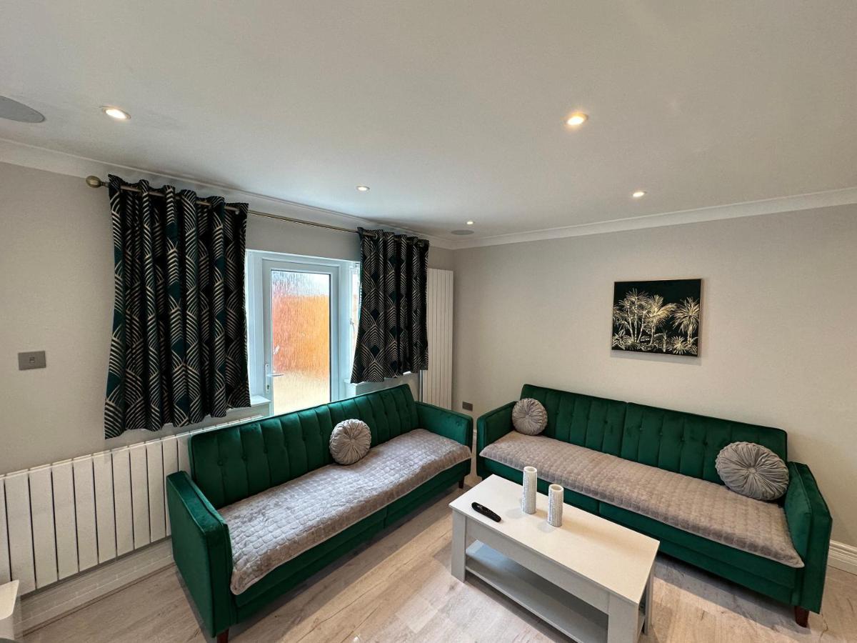 Luxury House Appartement Greenford  Buitenkant foto