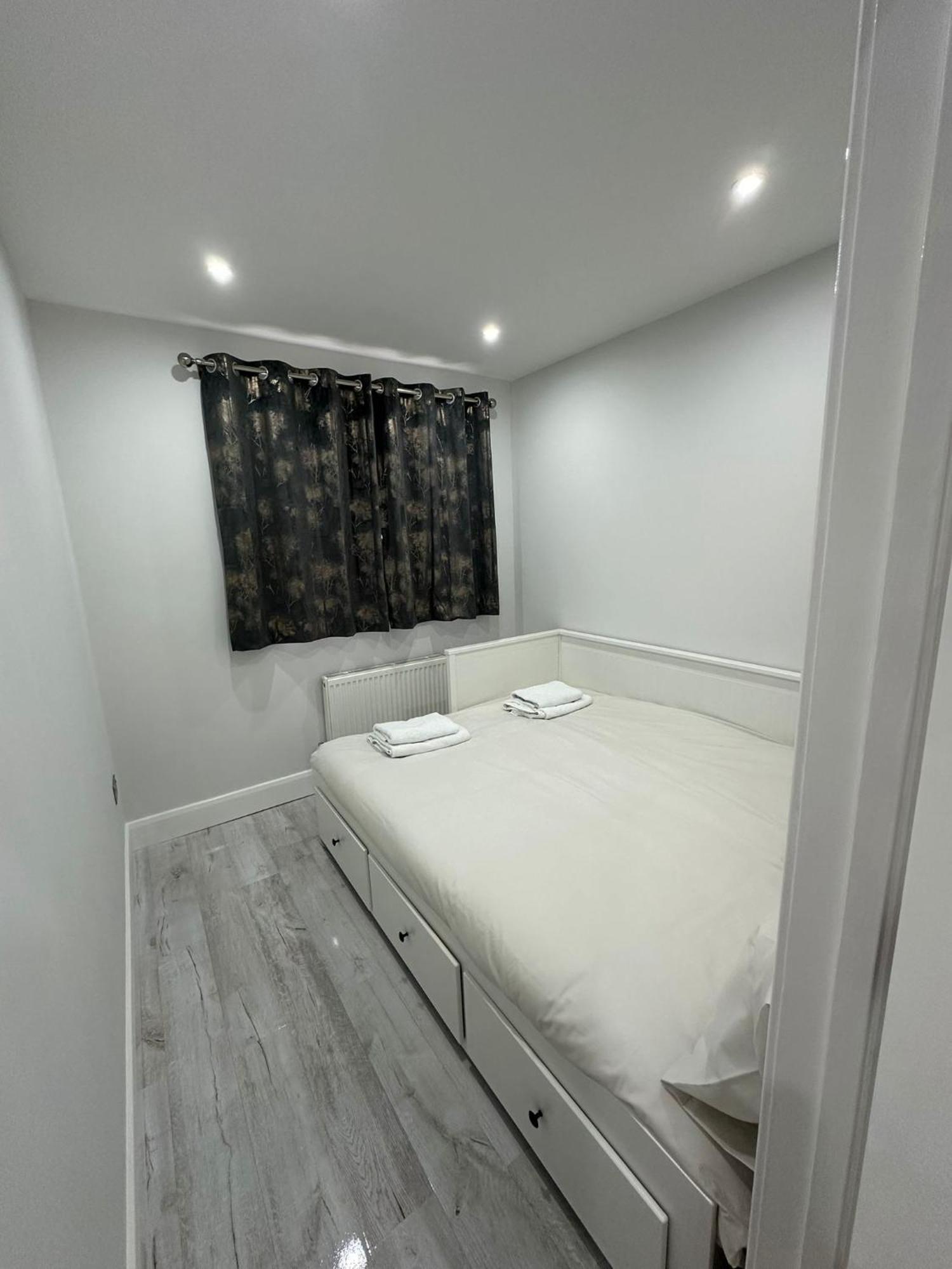 Luxury House Appartement Greenford  Buitenkant foto