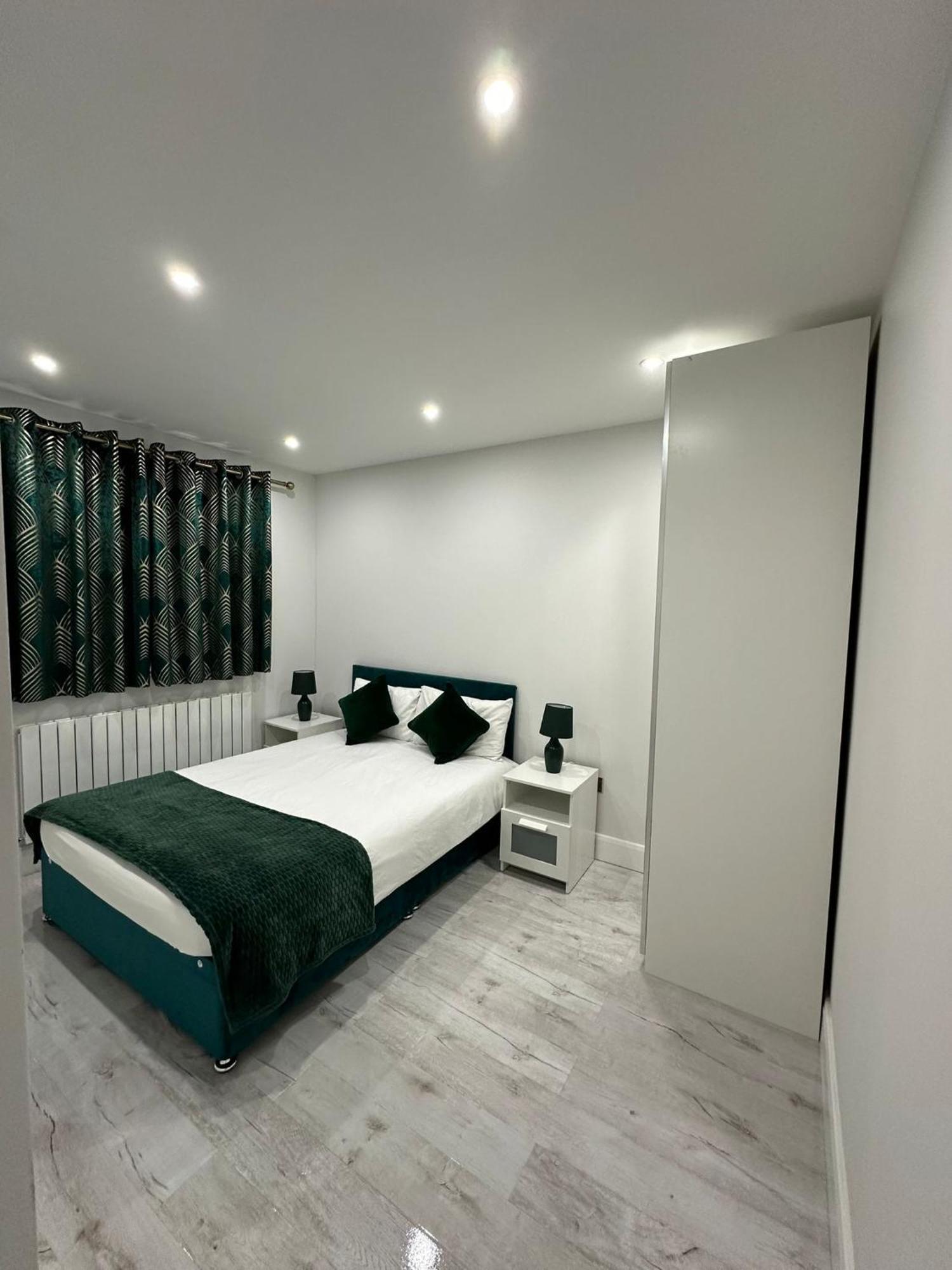 Luxury House Appartement Greenford  Buitenkant foto
