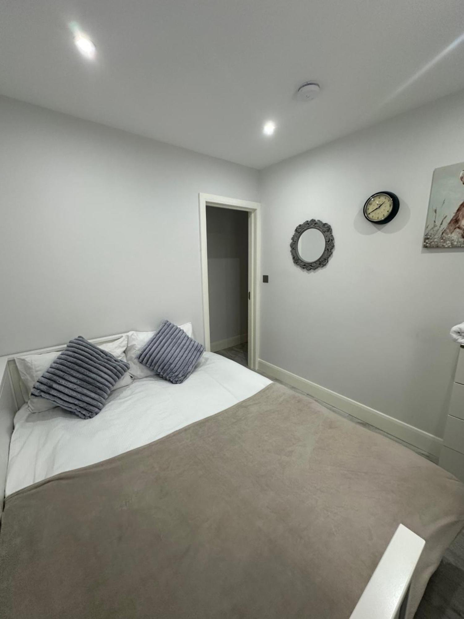 Luxury House Appartement Greenford  Buitenkant foto