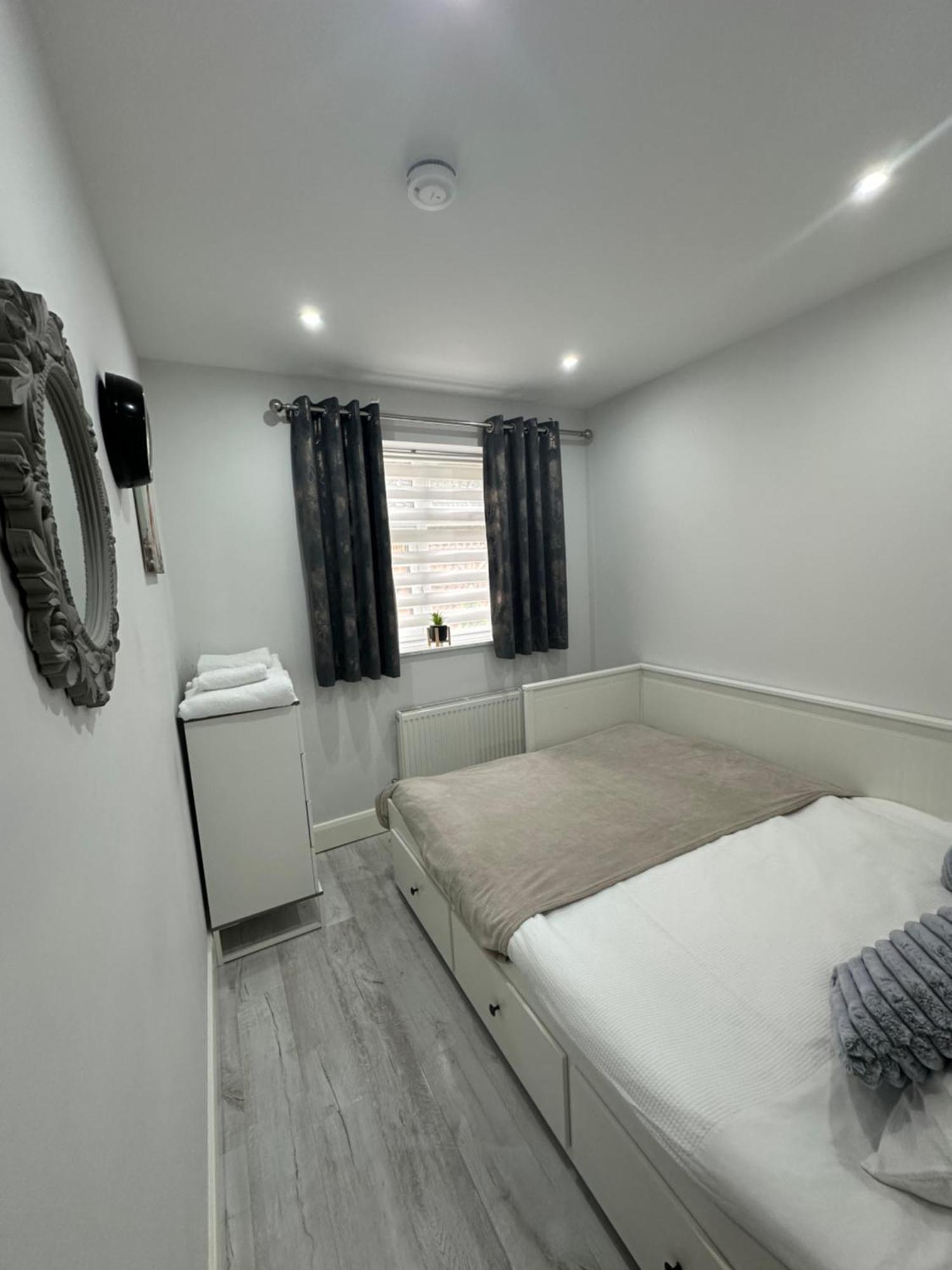 Luxury House Appartement Greenford  Buitenkant foto