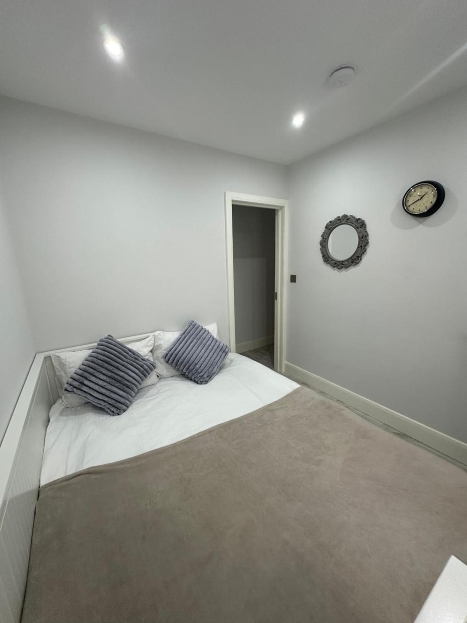 Luxury House Appartement Greenford  Buitenkant foto