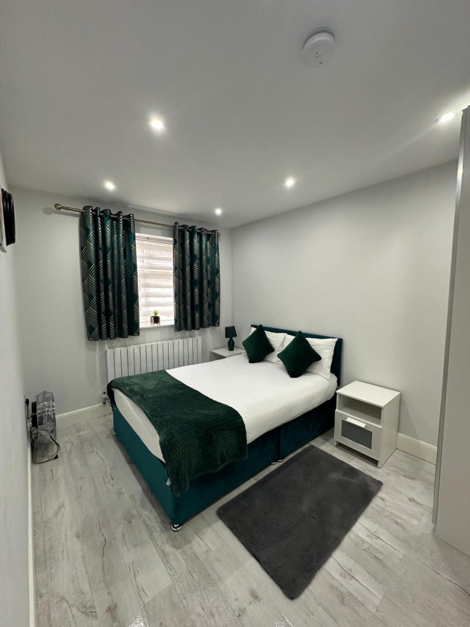 Luxury House Appartement Greenford  Buitenkant foto
