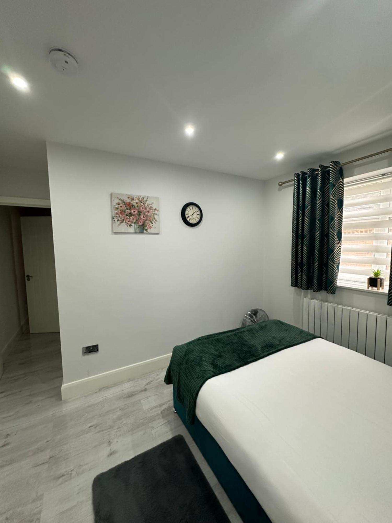 Luxury House Appartement Greenford  Buitenkant foto